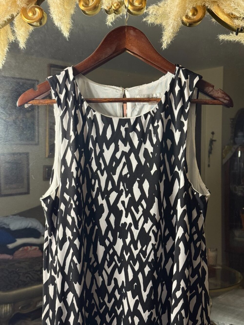 Black & White Abstract Print Sleeveless Asymmetrical Hem Modern Chic Midi Dress - Picture 2 of 9